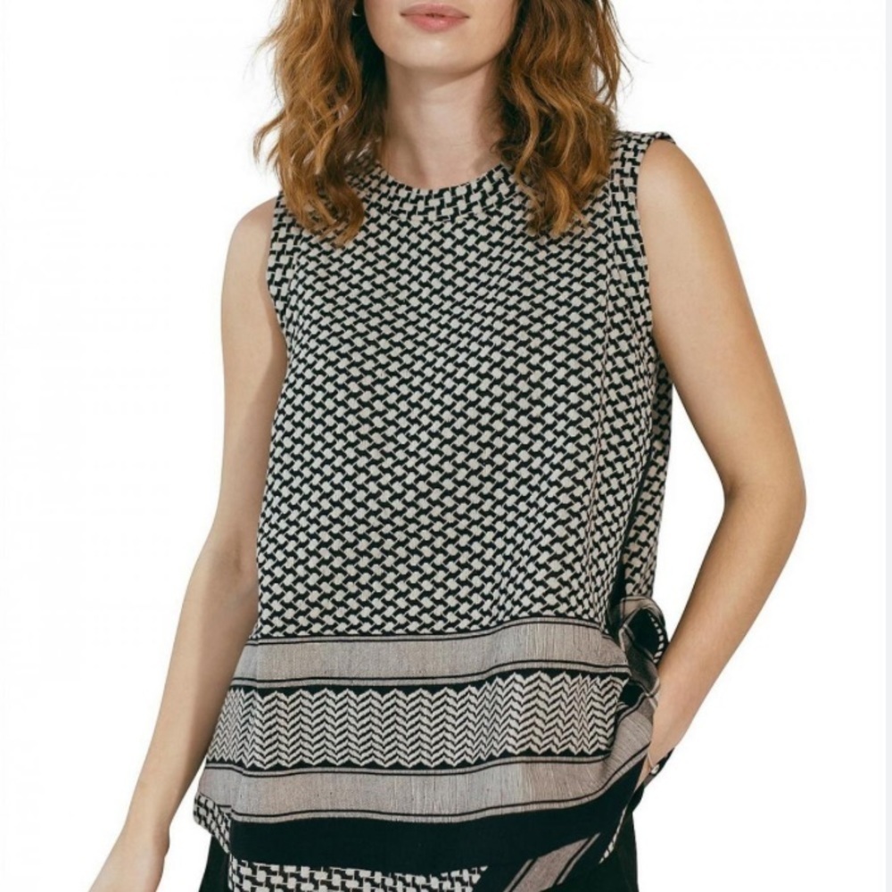 The Limited black/white print cap sleeve silky feel  top size XS